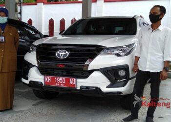 Sekwan Kota Palangka Raya Terima Dua Mobil Dinas Baru Untuk Wakil Ketua