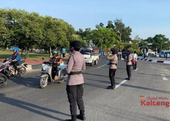Peringati HUT TVRI, Polda Kalteng Ikut Berpartisipasi Dalam Kegiatan Pembagian 4.500 Masker