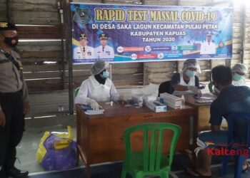 Bhabinkamtibmas Amankan Pelaksanaan Rapid Test Massal