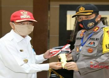 Bupati Seruyan Serahkan Bantuan Kendaraan Operasional Karhutla Ke Polres Seruyan
