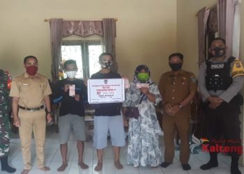 Polsek Hanau Amankan Penyaluran BLT-DD Di Desa Bahaur