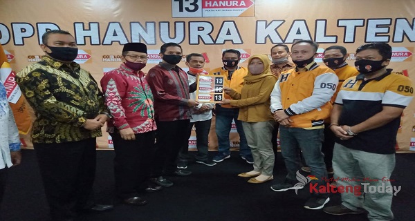 Paslon "Kotim Bercahaya" Terima Rekomendasi Partai Hanura