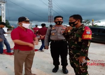 Kumpulkan Orang Banyak, Peragaan Atraksi Ular Dibubarkan Secara Persuasif