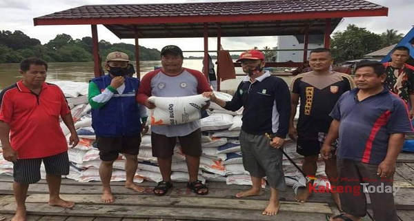 Bupati Seruyan Ikut Salurkan Bantuan Ke Lokasi Korban Banjir