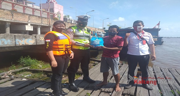 500 Paket Sembako Dibagikan Dalam Rangka HUT Satlantas Bhayangkara yang Ke-65