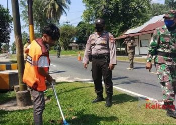 Pelanggar Prokes di Bukit Batu Dikenakan Sanksi Kerja Sosial