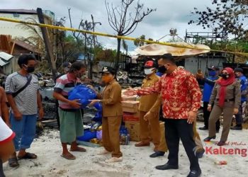 Korban Kebakaran Di Desa Goha Dapat Bantuan Dari Anggota DPRD Pulang Pisau
