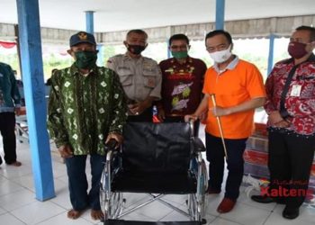 Bupati Seruyan Serahkan Bantuan Kursi Roda Bagi Penyandang Disabilitas