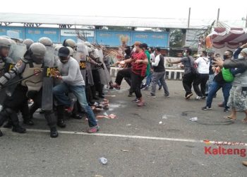Jelang Pilkada Polisi Lakukan Simulasi di Kantor KPU Kapuas