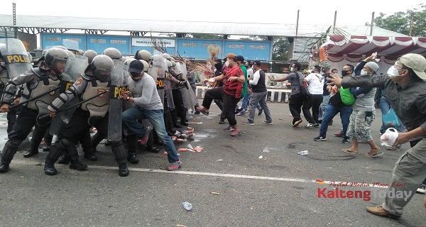 Jelang Pilkada Polisi Lakukan Simulasi di Kantor KPU Kapuas