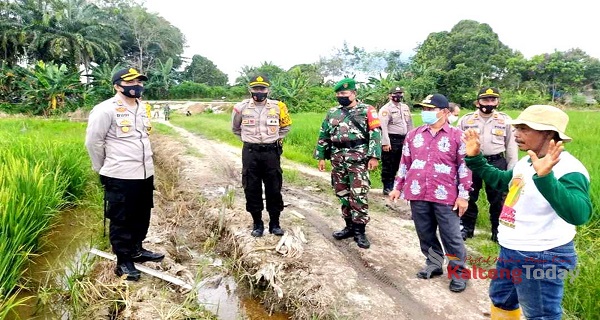 Kapolres Gunung Mas Kunjungi Desa Isen Mulang