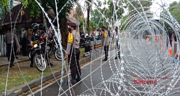 Hari Terakhir Pendaftaran Cagub dan Cawagub, Polisi Perketat Pengamanan KPU Kalteng