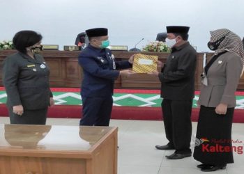 Dua Buah Raperda Disetujui DPRD Barsel Menjadi Perda
