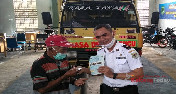 BLUe Card Mempermudah Pengujian Kendaraan Bermotor