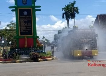 Cegah Penyebaran Covid-19, Polres Barsel Laksanakan Penyemprotan Disinfektan