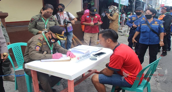 Polisi : Langgar Protokol Kesehatan, Siap-Siap Bersihkan tempat Umum Dan Kena Denda