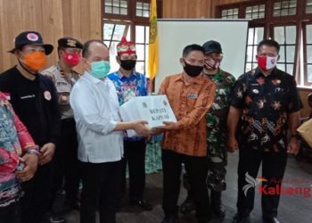 Bupati Kapuas Salurkan Bantuan Kepada Warga Terdampak Banjir