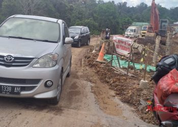 Masih Dalam Perbaikan, Warga Diminta Waspada Saat Melintas Jembatan Asam Baru di Jalan Trans Kalimantan