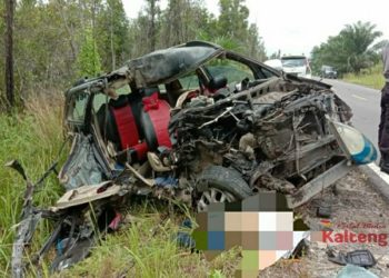 Truk Box dan Kijang Inova Tabrakan Di Jalan Palangka Raya-Buntok, 1 Tewas
