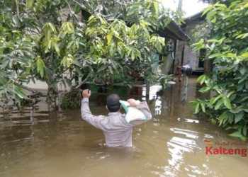 Polsek Seruyan Tengah Terus Tangani Musibah Banjir