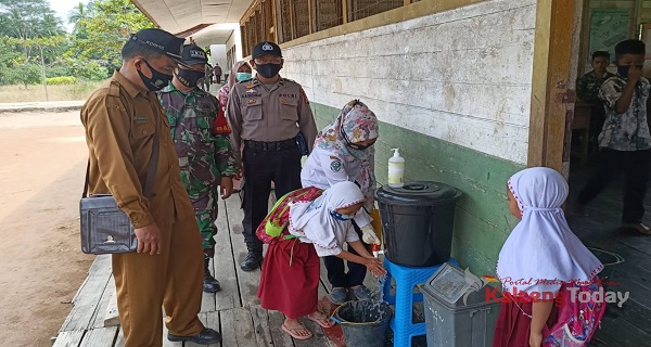 Polsek Kahayan Kuala Dan Pemdes Bahaur Gelar Sosialisasi AKB