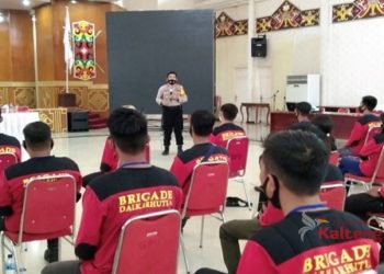 Brigade Karhutla Murung Raya Dapat Pembekalan Dari Polisi