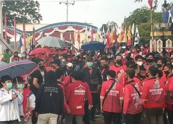 Ribuan Orang Padati Tugu Soekarno Saat Deklarasi Sugianto Sabran - Edy Pratowo