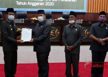 DPRD Mura Serahkan APBD Perubahan Tahun 2020 Kepada Bupati
