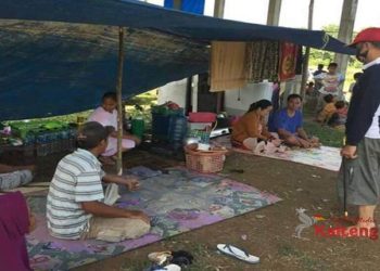 Bupati Seruyan Datangi Korban Banjir Di Tenda Pengungsian