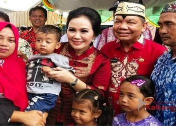 Cerita Inspiratif Ary Egahni Ben Brahim S. Bahat, Menanamkan Semangat Bersekolah di Pedalaman