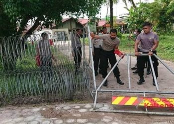 Polisi Pasang Security Barrier Tambahan Untuk KPU