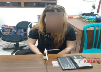 Wanita Rambut Pirang Ditangkap Polisi Atas Keterlibatan Sabu