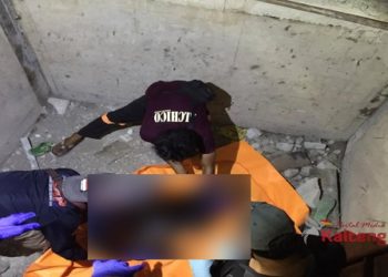 Petugas Evakuasi Bocah Tewas Terjatuh Dari Lantai Tiga.