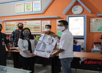 KPU Kabupaten Pulang Pisau Serahkan APK Kepada Paslon