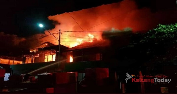 Enam Toko Dan Satu Rumah Di Kuala Pembuang Ludes Terbakar