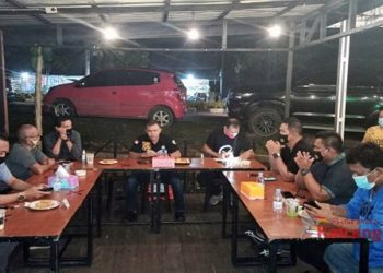 Kapolres Gumas Ngopi Bareng Jurnalis Bahas Pilkada 2020