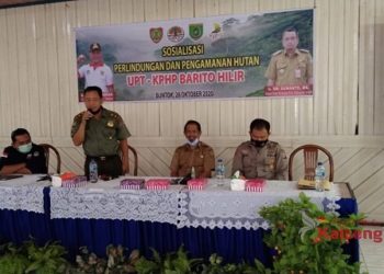 Narasumber sosialisasi sedang menyampaikan sambutannya (shan)
