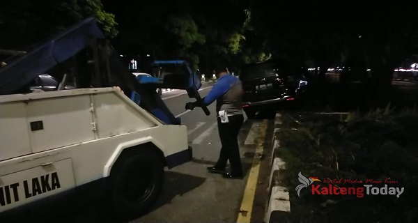 Ketiduran Saat Menyopir, Mobil Ini Tabrak Pagar Trotoar Jalan di Palangkaraya