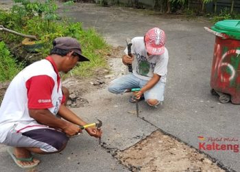 Usulan Belum Terealisasi, Warga Patungan Perbaiki Drainase