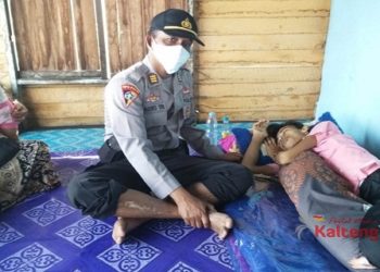 Peduli Masyarakat, Polsek Jaya Karya Kunjungi Warga Menderita Leukimia