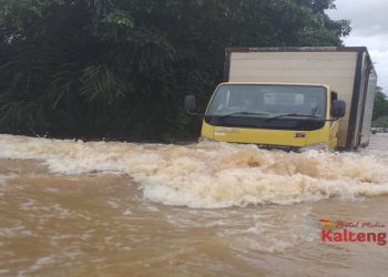 Macet Total, Ruas Jalan Sampit- Pangkalan Bun Banjir