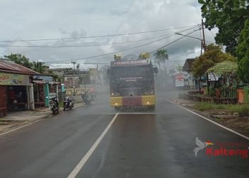Cegah Laju Penyebaran Covid-19, Polres Barsel Lakukan Penyemprotan Disinfektan