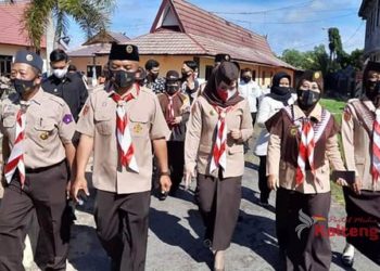 Ketua DPRD Seruyan Bagikan Masker Bersama Puluhan Anggota Pramuka