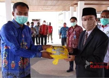 Bupati Seruyan Serahkan Bantuan APD Dari Kemenpora Untuk Atlet