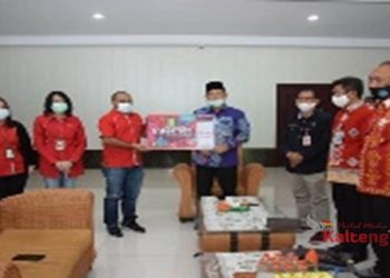 Sekda Menerima Simbolis Kartu Internet Merdeka Belajar Dari Telkomsel