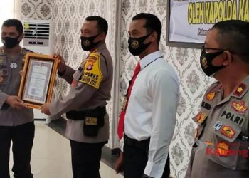 Berhasil Ungkap Kasus Pembakar Gedung Milik UPR, Polda Kalteng Berikan Penghargaan Untuk Polresta Palangka Raya