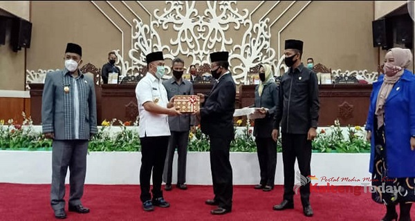 Gubernur Sugianto Sabran Sampaikan Laporan PertanggungJawaban APBD TA. 2019 Kepada DPRD Prov. Kalteng