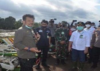 Gubernur Kalteng Dampingi Mentan Tinjau Lokasi Rencana Penanaman Perdana Kawasan Food Estate oleh Presiden