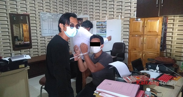 Polisi Tangkap Pencuri Perhisan Barang Pindahan