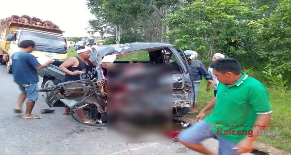 Truck Box Vs Pick Up, 1 Pengemudi Luka Berat